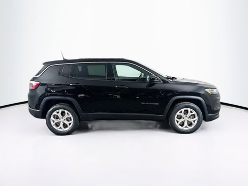 Used 2024 Jeep Compass Sport image 10