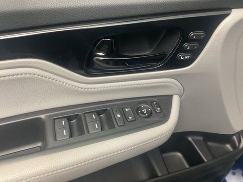 Certified 2024 Honda Odyssey Touring image 10