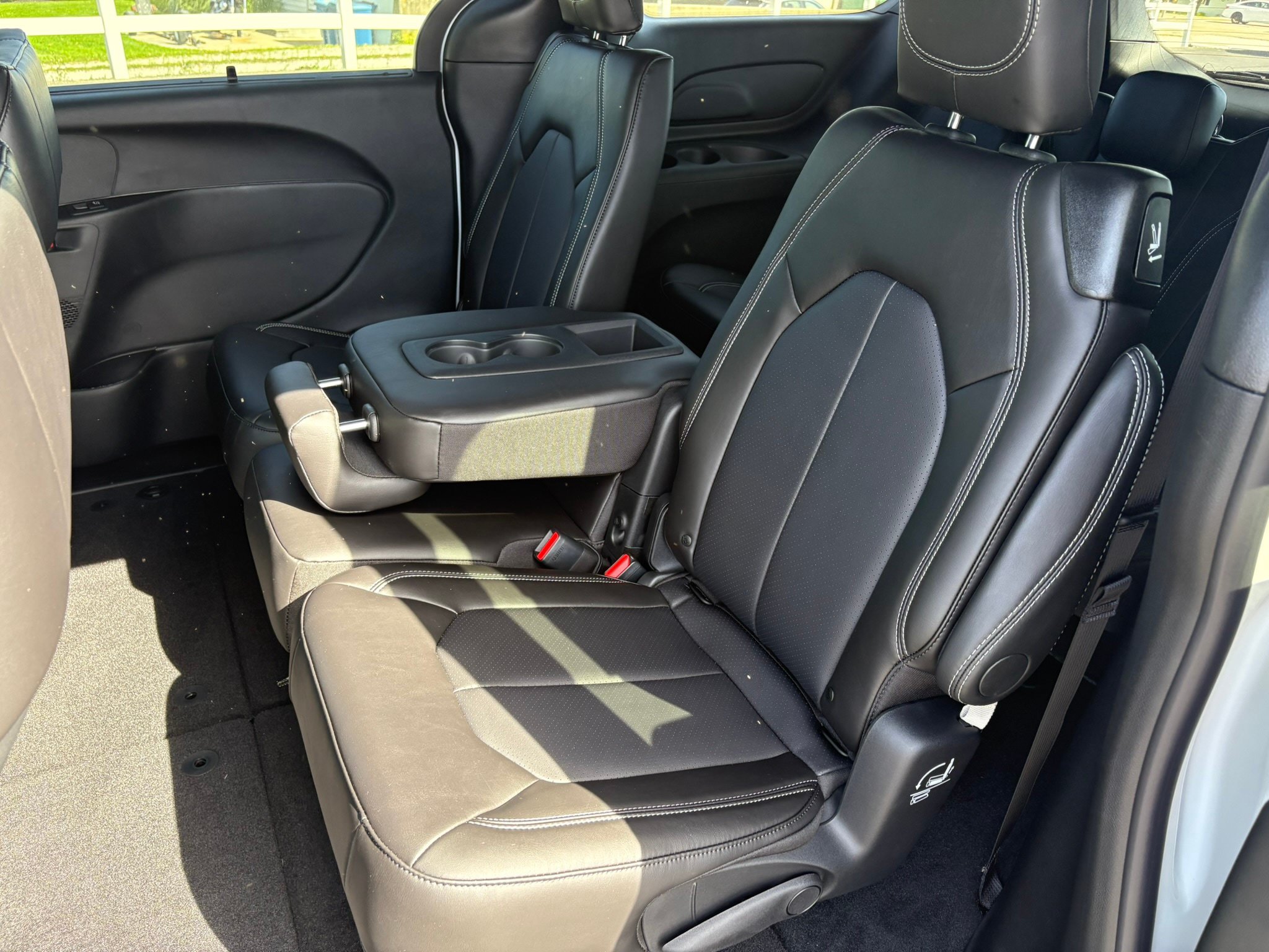 New 2027 Chrysler Pacifica Select FWD image 23