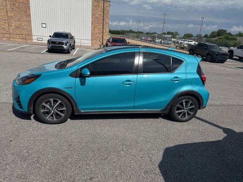 Used 2018 Toyota Prius C Two image 2
