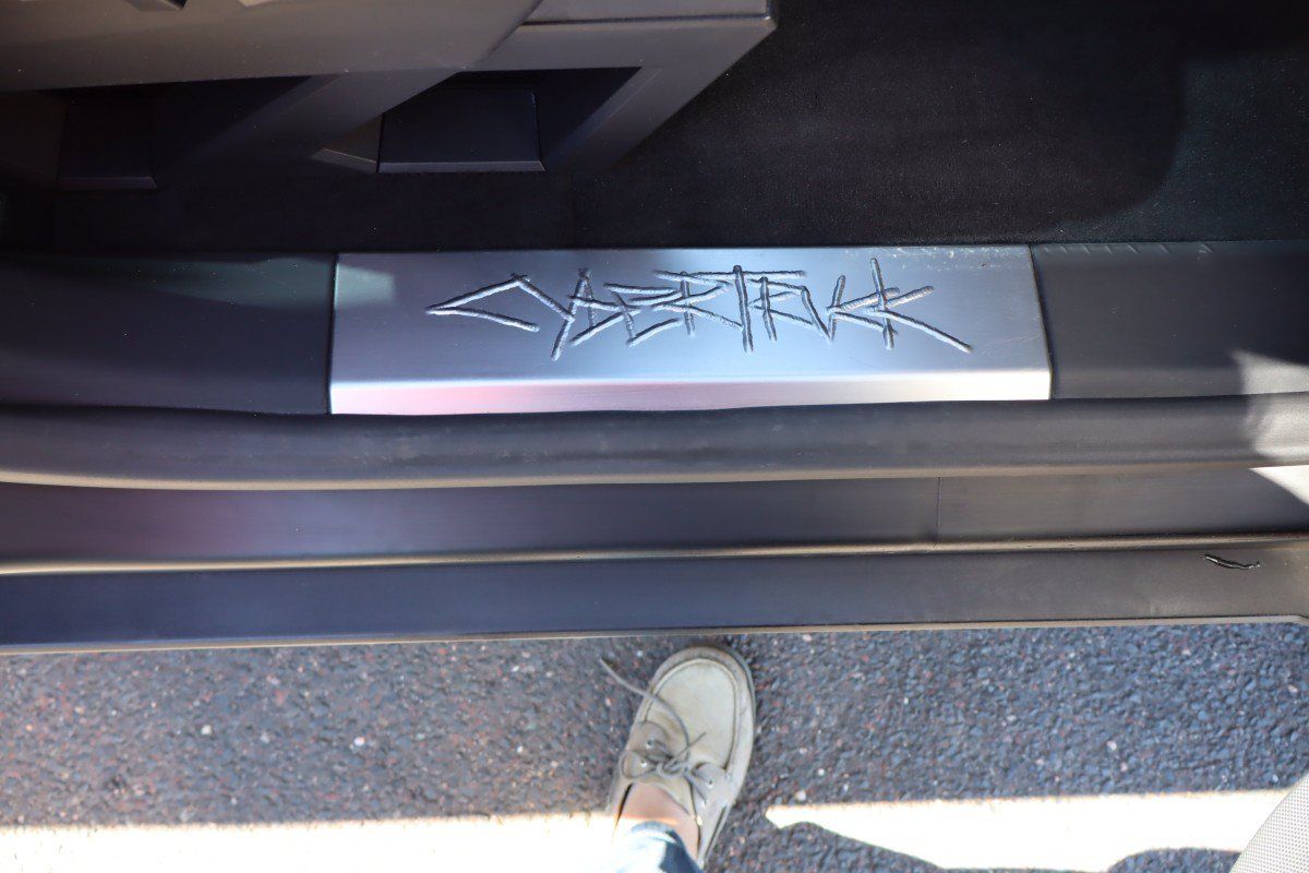 Used 2024 Tesla Cybertruck AWD Crew Cab image 33