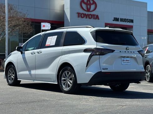 Used 2024 Toyota Sienna XLE image 9