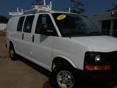 Used 2017 Chevrolet Express 2500 RWD image 1