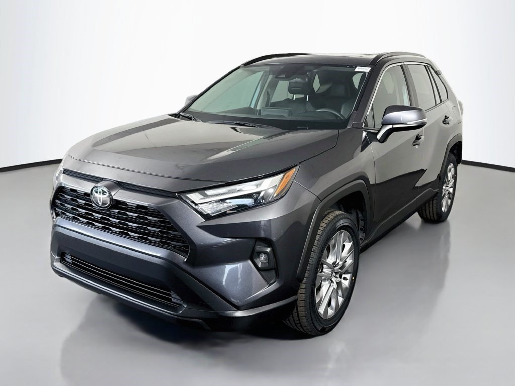 Used 2023 Toyota RAV4 XLE Premium FWD image 4