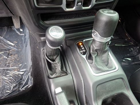 Used 2021 Jeep Wrangler Unlimited Sport AWD/4WD image 12