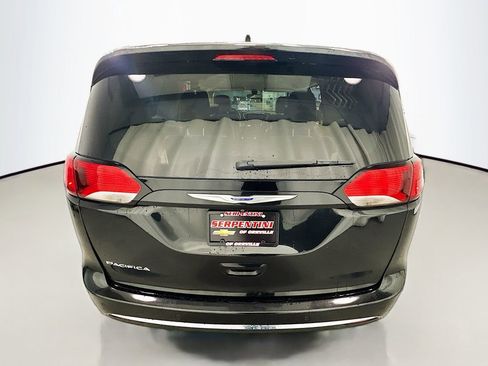 Used 2020 Chrysler Pacifica Touring image 7