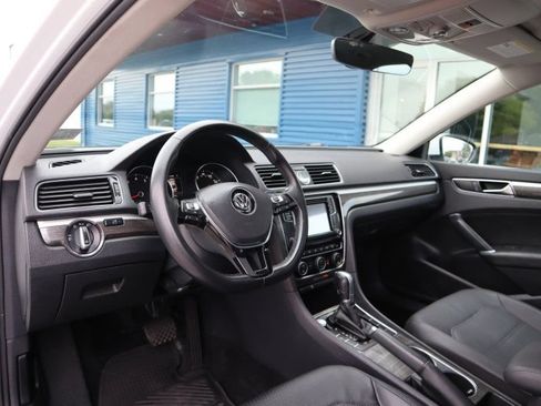 Used 2017 Volkswagen Passat 1.8T SE FWD image 10
