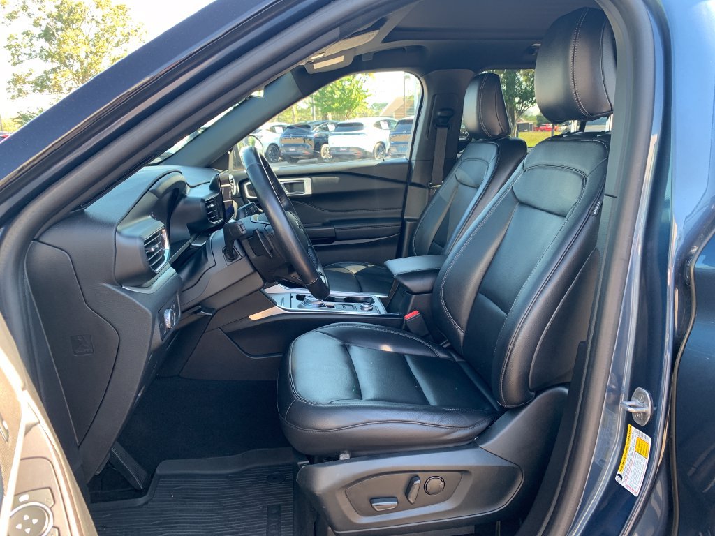 Used 2020 Ford Explorer XLT w/ Equipment Group 202A AWD/4WD image 27