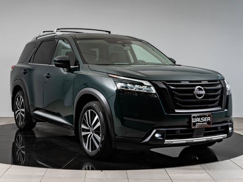Used 2023 Nissan Pathfinder Platinum AWD/4WD image 12