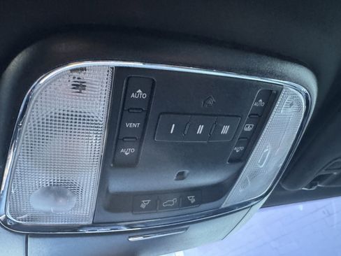 Used 2020 Jeep Grand Cherokee Limited w/ Luxury Group II image 30