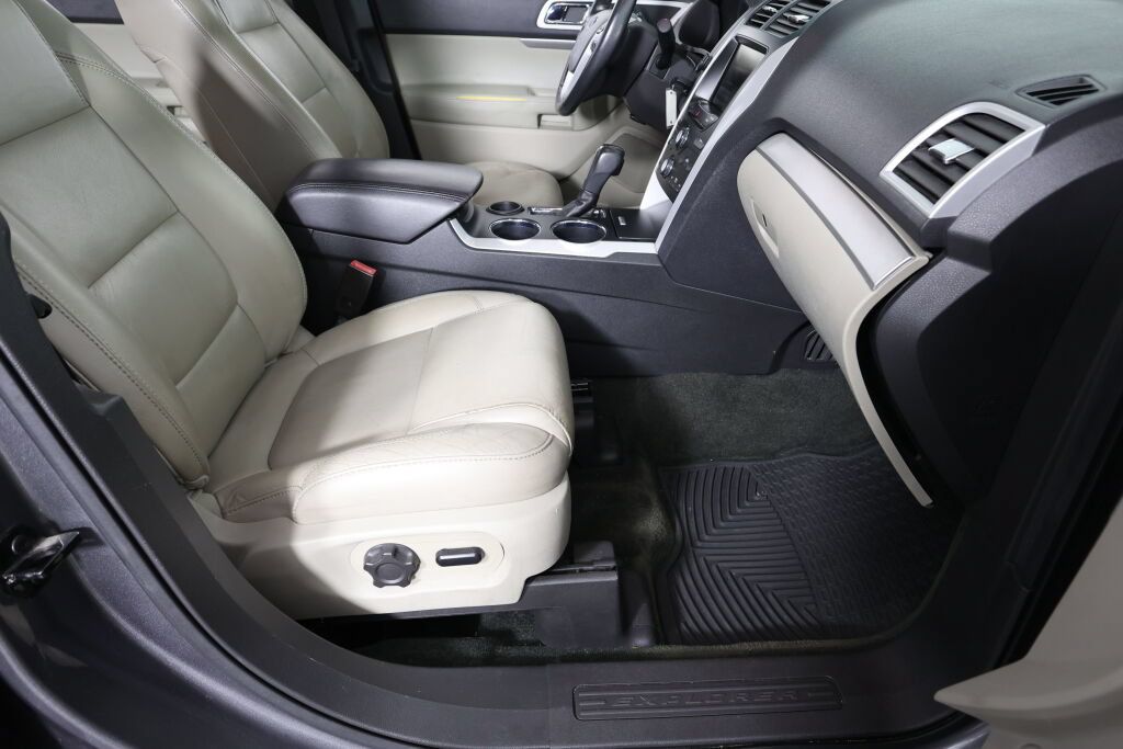 Used 2014 Ford Explorer XLT w/ Equipment Group 202A FWD image 26