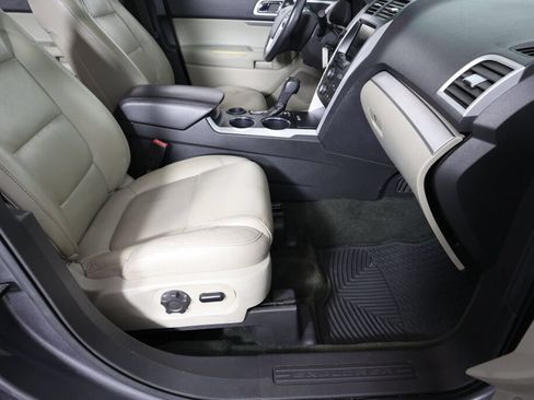Used 2014 Ford Explorer XLT w/ Equipment Group 202A FWD image 26