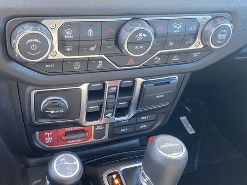 New 2025 Jeep Gladiator Willys image 21