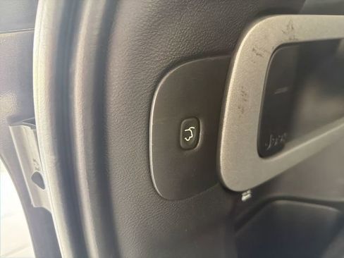 Used 2016 Jeep Cherokee Trailhawk w/ Comfort/Convenience Group AWD/4WD image 16