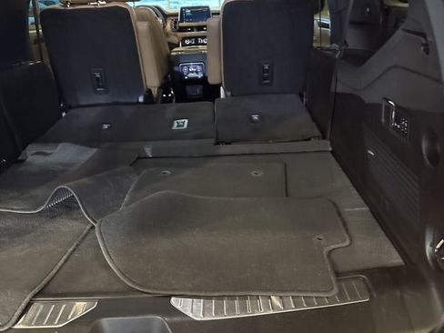 Used 2023 Chevrolet Suburban Premier image 12