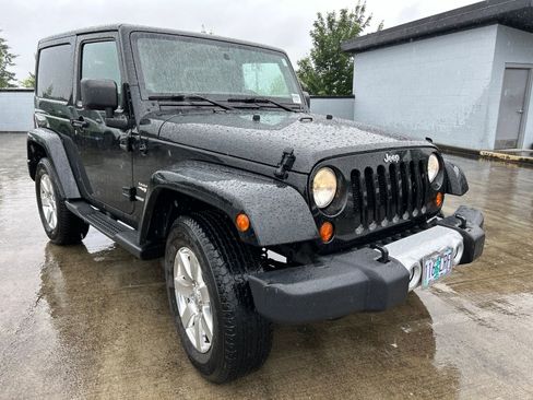 Used 2012 Jeep Wrangler Sahara w/ Connectivity Group AWD/4WD image 3