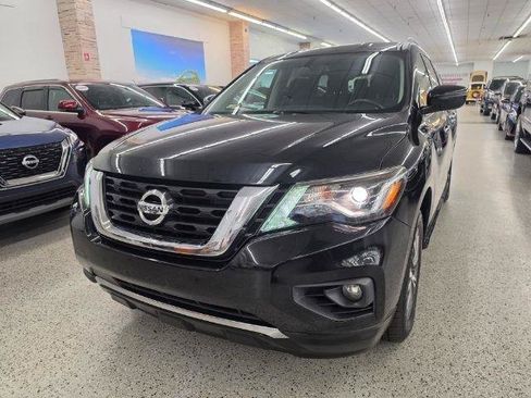 Used 2017 Nissan Pathfinder SV AWD/4WD image 2