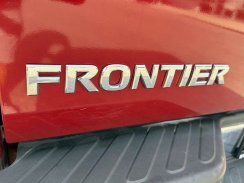 Used 2017 Nissan Frontier SV image 9