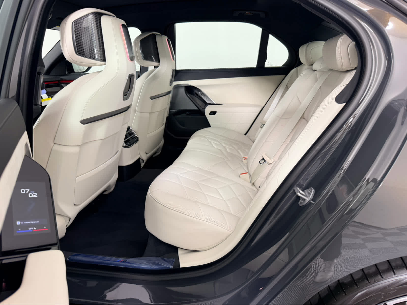 New 2027 BMW 740i w/ Executive Package RWD image 18