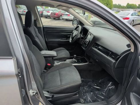 Used 2019 Mitsubishi Outlander ES FWD image 17