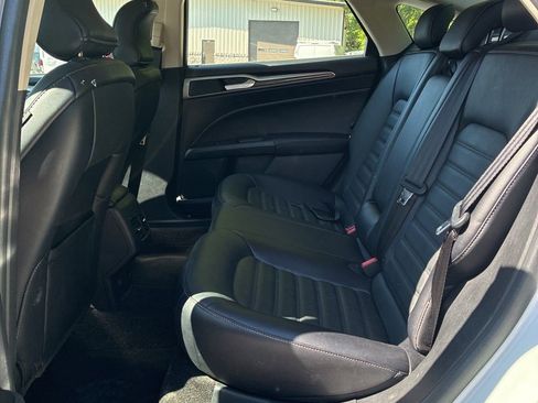 Used 2018 Ford Fusion SE w/ Equipment Group 602A FWD image 15