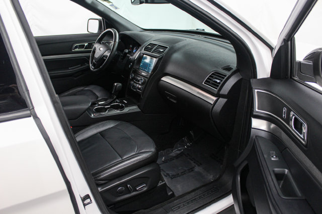 Certified 2018 Ford Explorer XLT w/ Equipment Group 202A FWD image 16