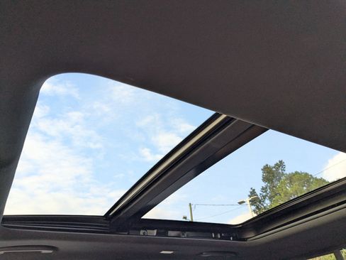 Certified 2024 Nissan Titan Platinum Reserve w/ Moonroof Package image 17