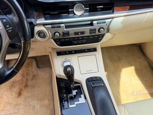 Used 2013 Lexus ES 350 w/ Luxury Pkg FWD image 16