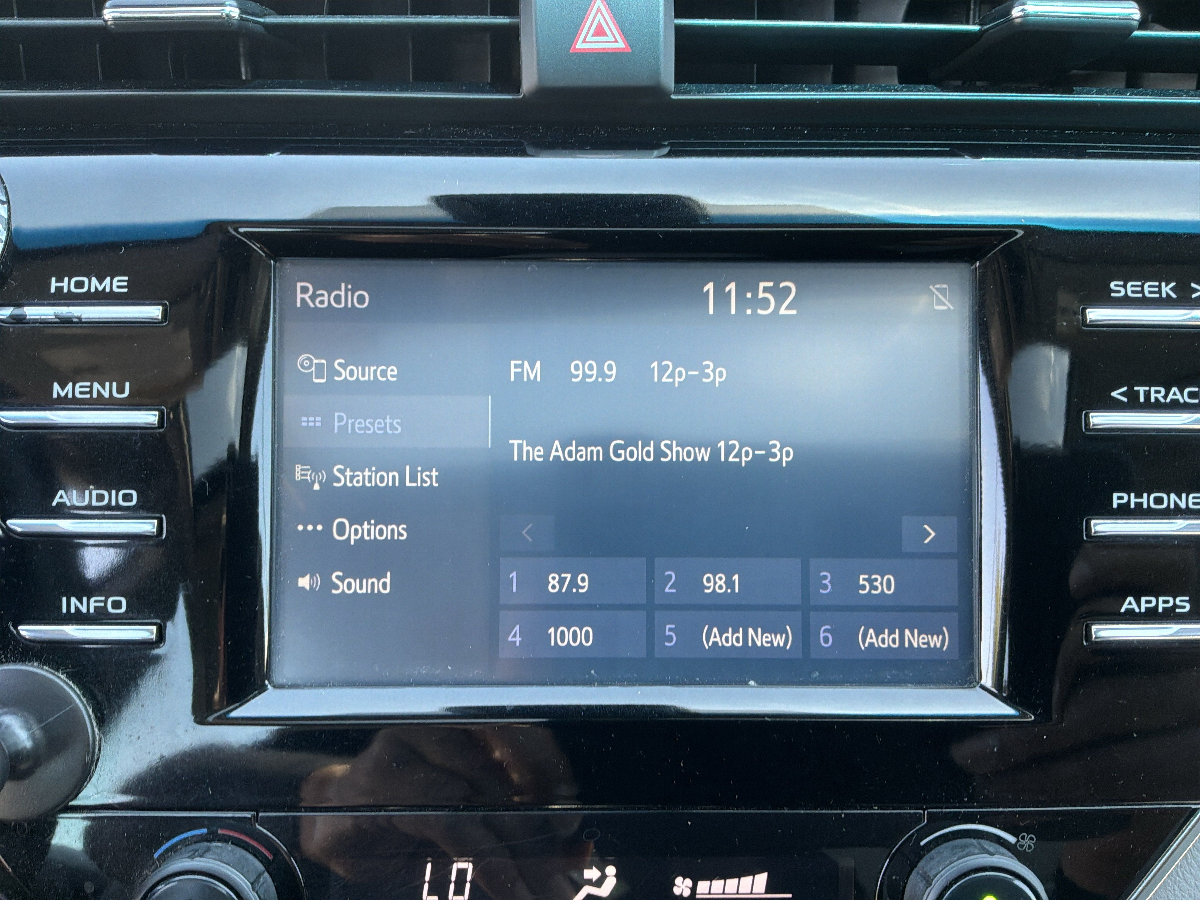 Used 2018 Toyota Camry SE w/ Moonroof Package FWD image 23