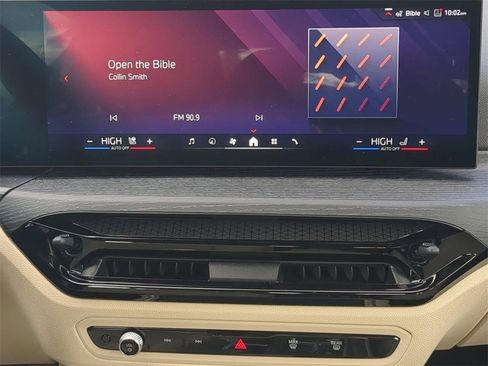 Certified 2025 BMW 330i Sedan w/ Convenience Package image 19