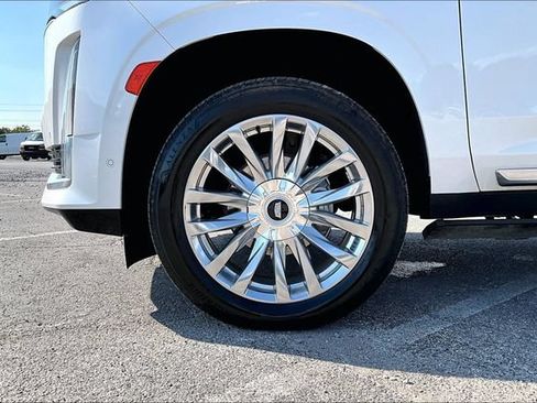 Used 2023 Cadillac Escalade Premium Luxury AWD/4WD image 35