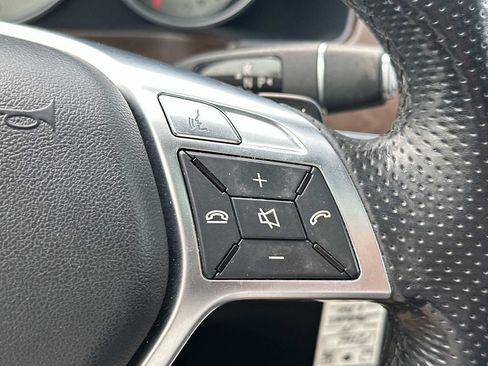 Used 2014 Mercedes-Benz E 350 4MATIC Sedan image 23