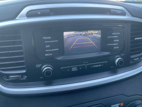 Used 2016 Kia Sorento AWD w/ LX Convenience Package image 21
