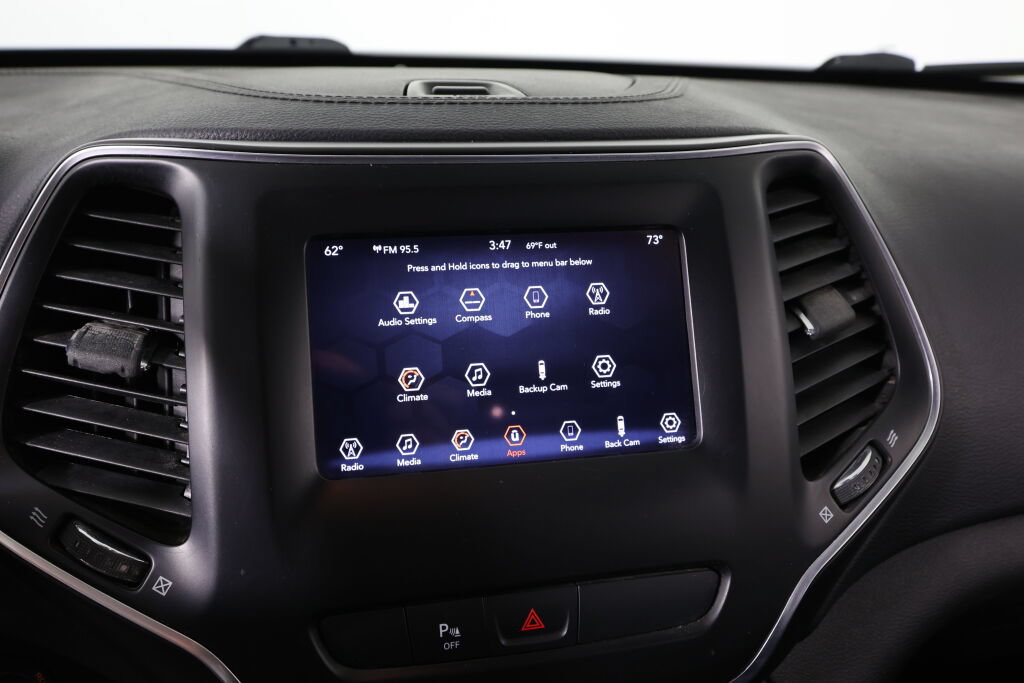 Used 2019 Jeep Cherokee Latitude Plus w/ Comfort/Convenience Group FWD image 36