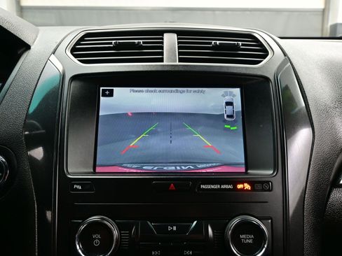 Used 2019 Ford Explorer XLT w/ Equipment Group 202A image 20