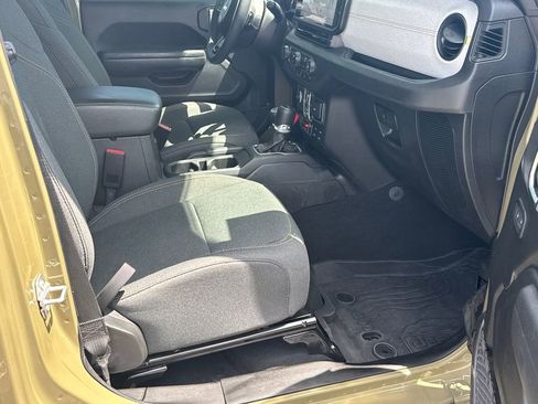 Used 2025 Jeep Gladiator Sport AWD/4WD image 13