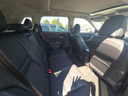 Used 2022 Nissan Rogue SL AWD/4WD image 16