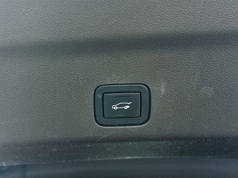 Used 2021 GMC Yukon XL Denali w/ Advanced Technology Package image 32