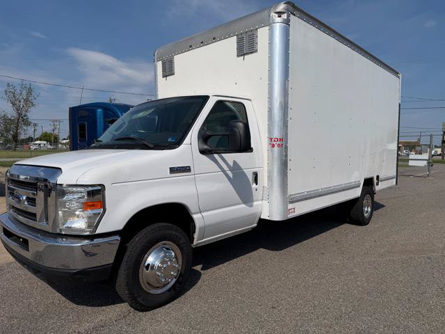 Used 2017 Ford E-450 and Econoline 450 Super Duty w/ Power Windows & Locks Group RWD image 1