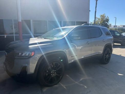 Used 2023 GMC Acadia SLE w/ Driver Convenience Package FWD image 2