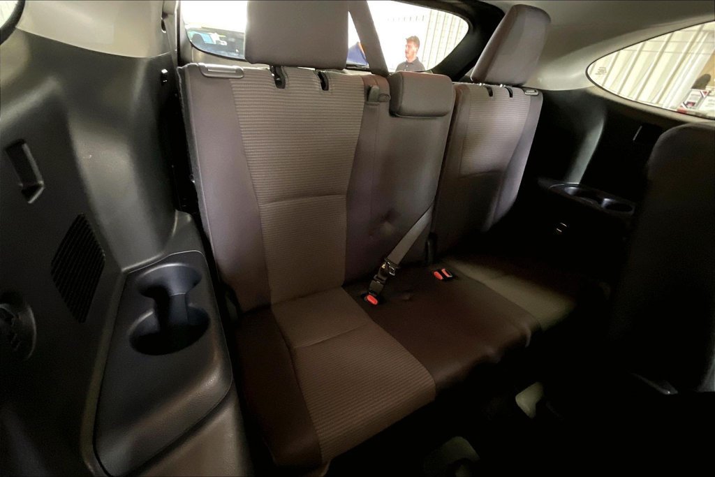 Used 2025 Toyota Highlander LE FWD image 15