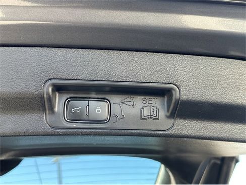 Certified 2022 Ford Explorer XLT w/ Equipment Group 202A image 22