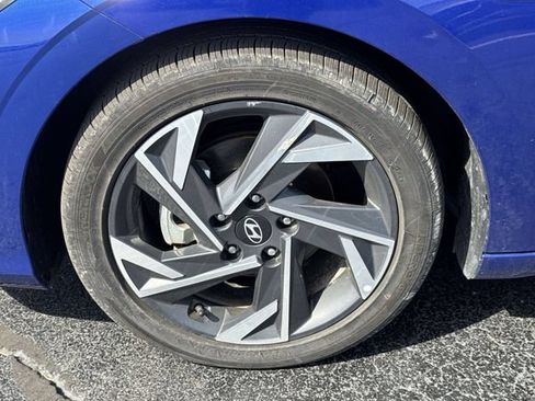 Used 2025 Hyundai Elantra Limited FWD image 19