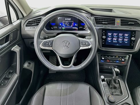 Used 2024 Volkswagen Tiguan SE AWD/4WD image 21