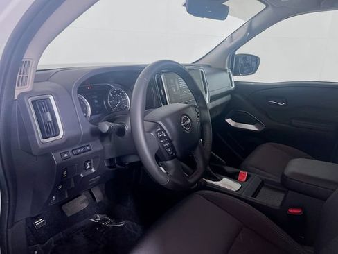 Used 2025 Nissan Frontier SV w/ SV Convenience Package RWD image 10