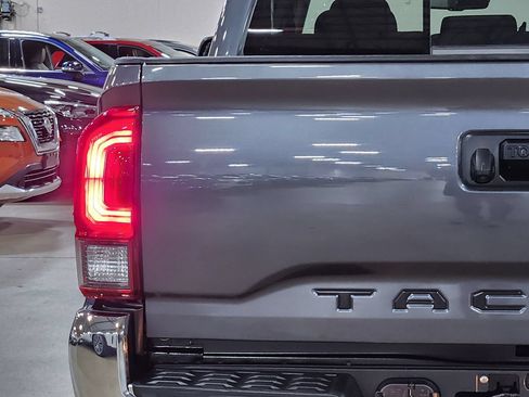 Used 2022 Toyota Tacoma SR5 RWD image 18