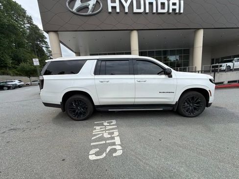 Used 2025 Chevrolet Suburban Premier AWD/4WD image 5