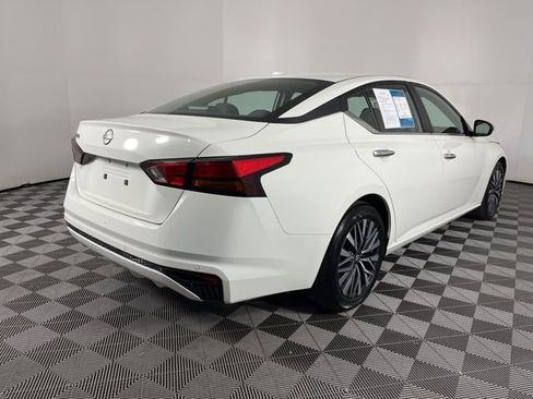 Used 2025 Nissan Altima 2.5 SV image 11