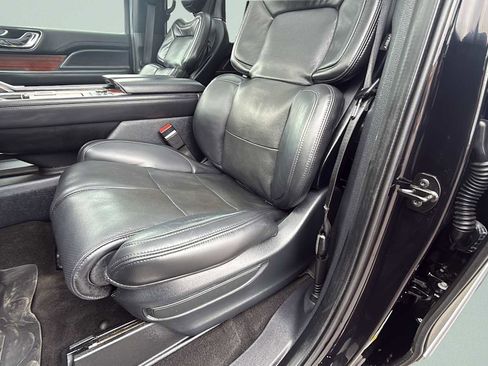Used 2023 Lincoln Navigator Reserve image 13
