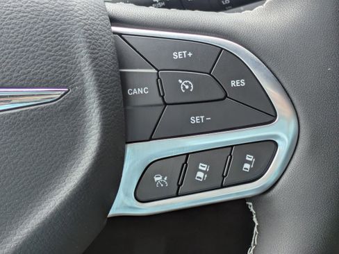 New 2026 Chrysler Pacifica Select FWD image 24